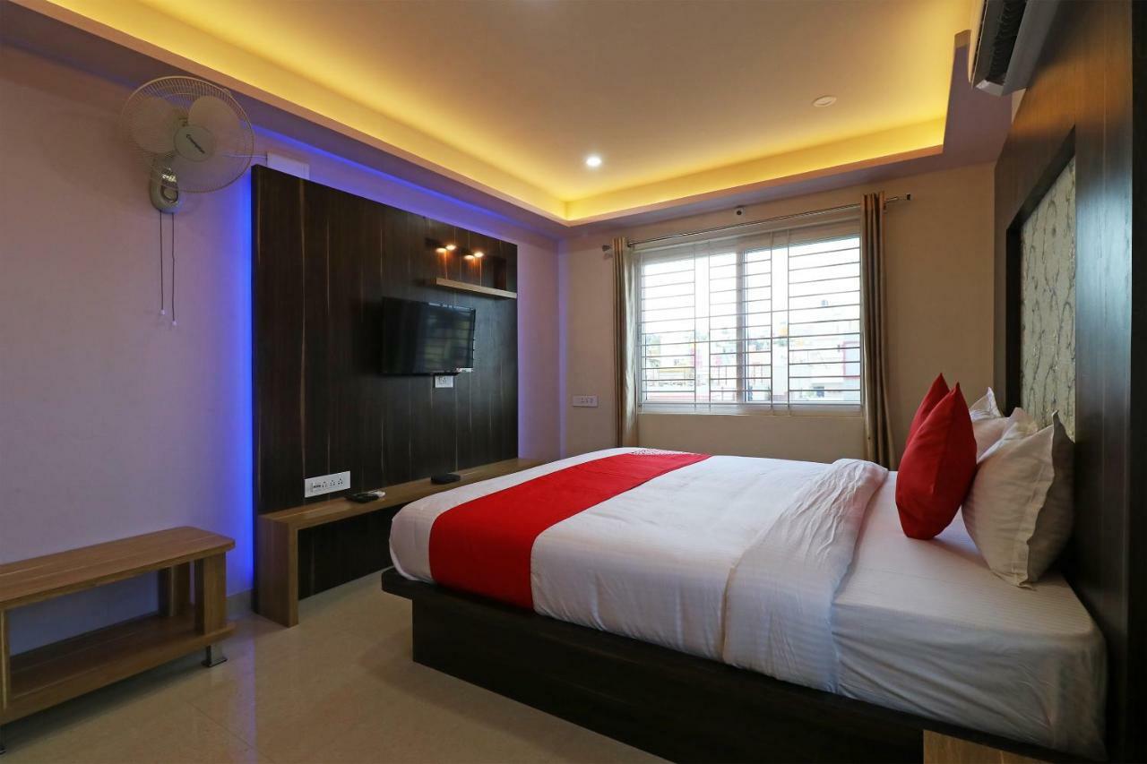 Oyo 37349 Sai Palace Hotell Chik Bānavar Eksteriør bilde